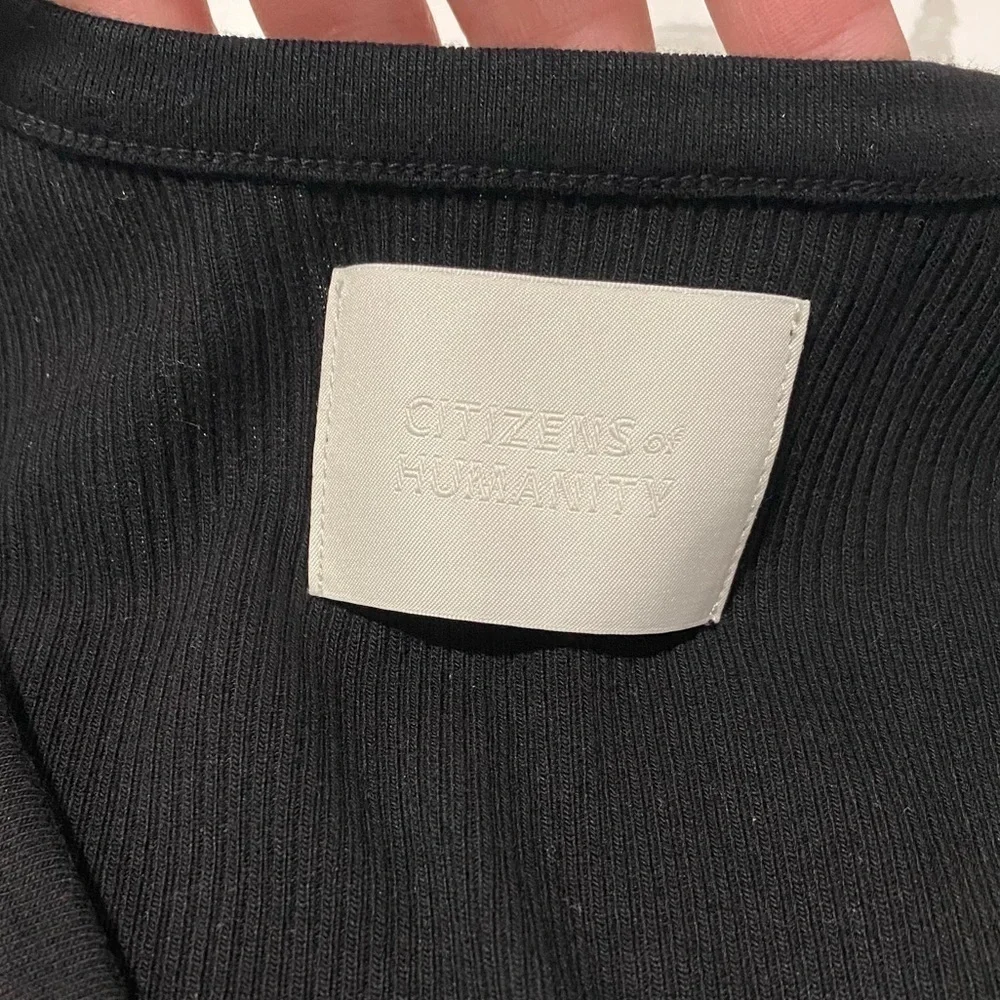 Citizens of Humanity black v-neck - Picture 5 of 11